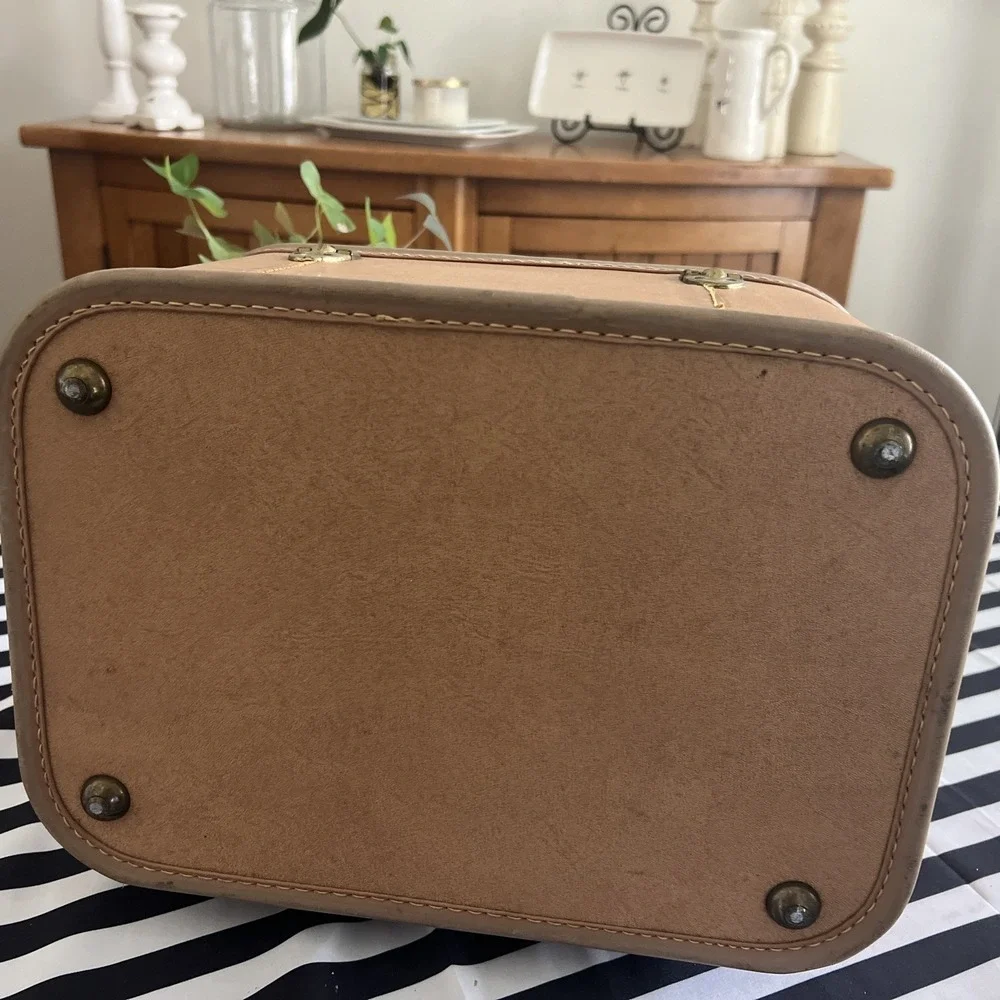 Vintage JC Higgins Train Cosmetic Beauty Traveling Case Mirror, 40's-50's Solid
